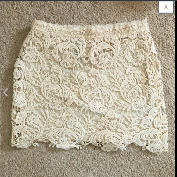 Ivory Filigree Floral Crochet Lace Mini Skirt M - Picture 2 of 2